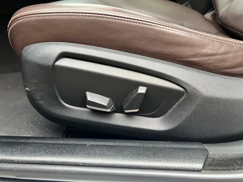 BMW 5 Series — миниатюра 24