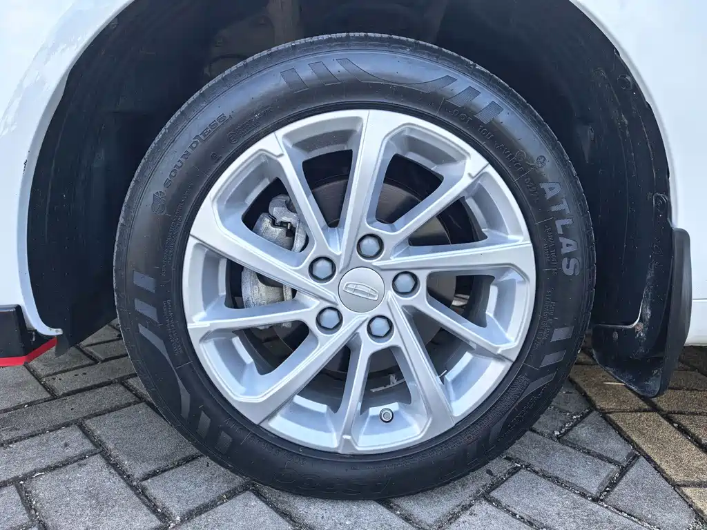 Geely Emgrand — миниатюра 14