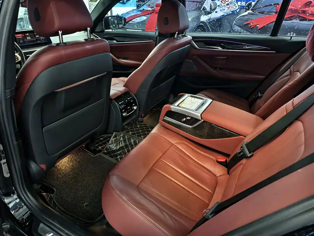 BMW 5 Series — миниатюра 6