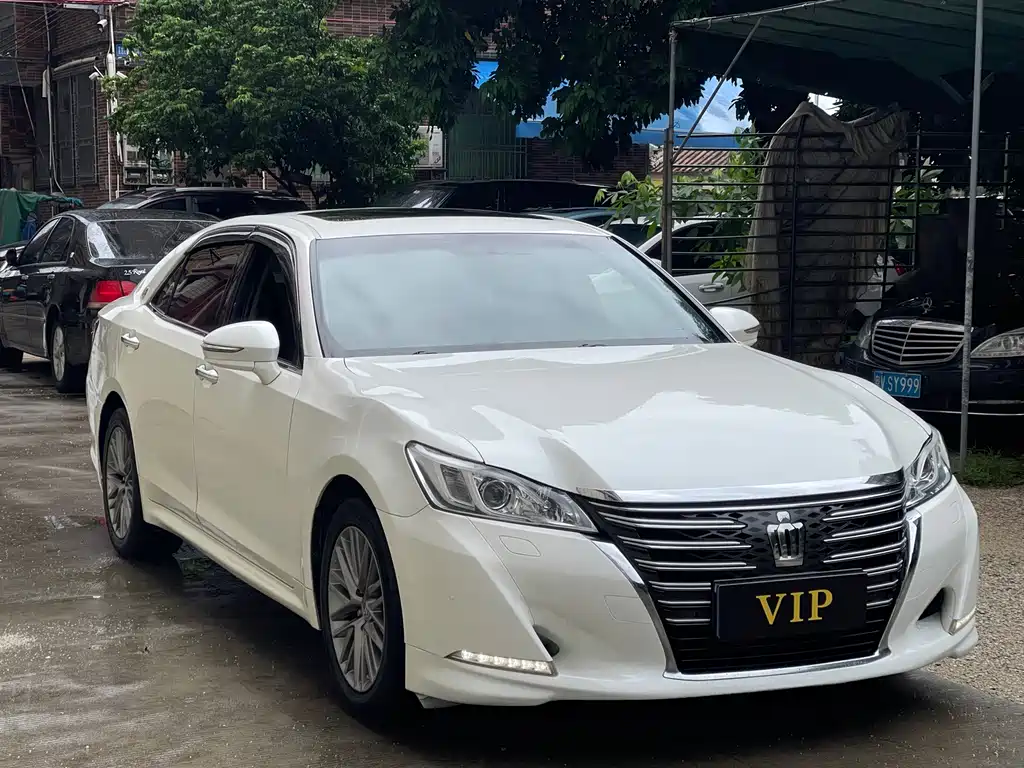 Toyota Crown — миниатюра 3