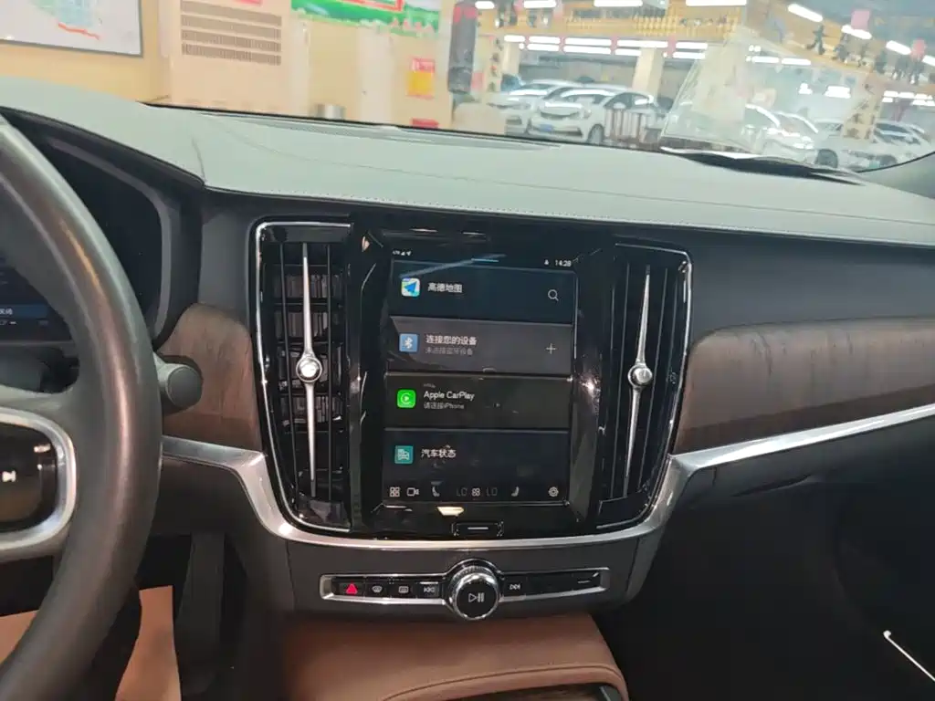 Volvo S90 — миниатюра 13