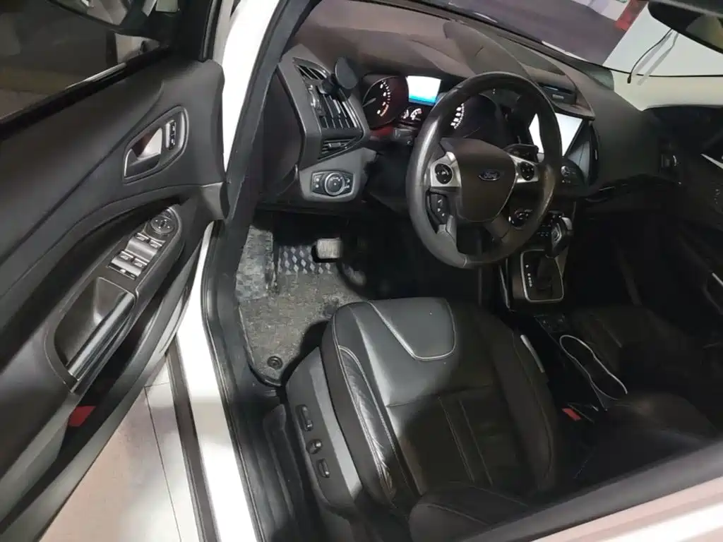 Ford Kuga — миниатюра 16
