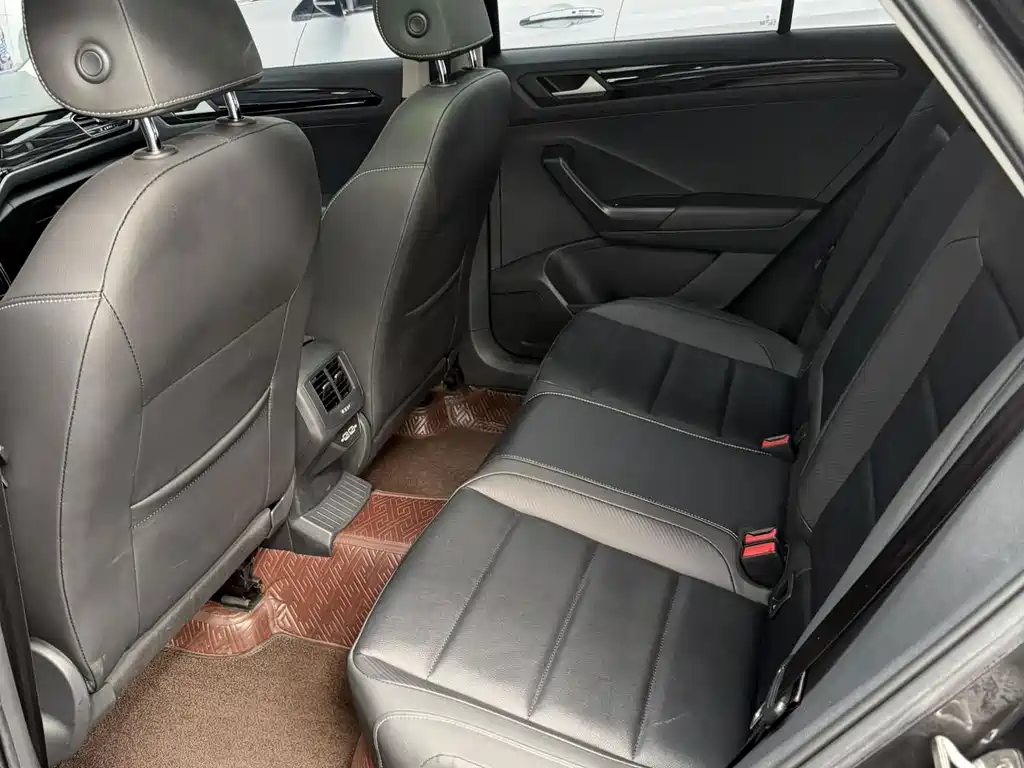 Volkswagen T-Roc — миниатюра 14