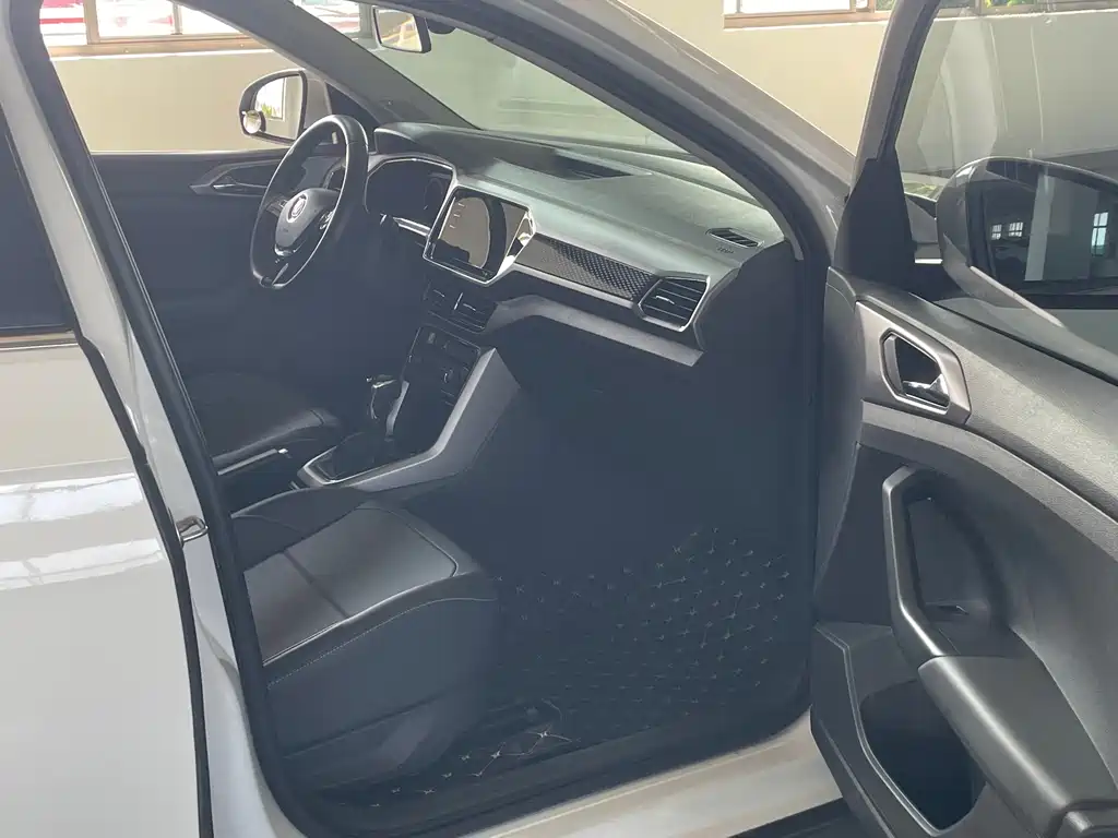 Volkswagen T-Cross — миниатюра 9