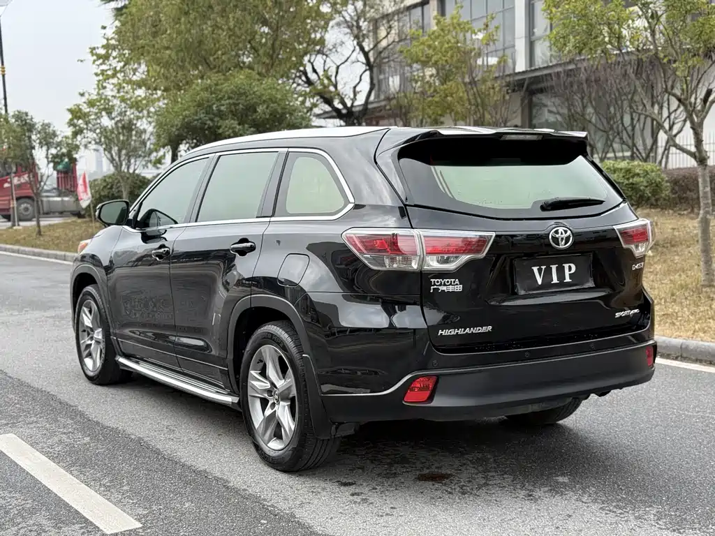 TOYOTA HIGHLANDER