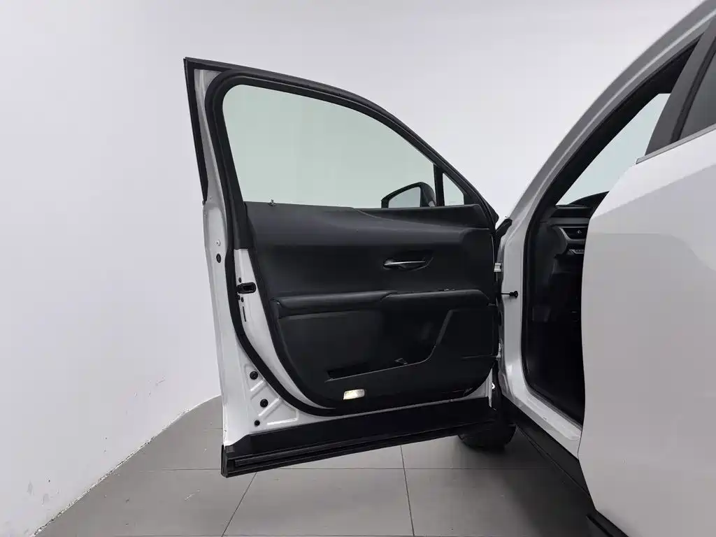 Lexus UX — миниатюра 8