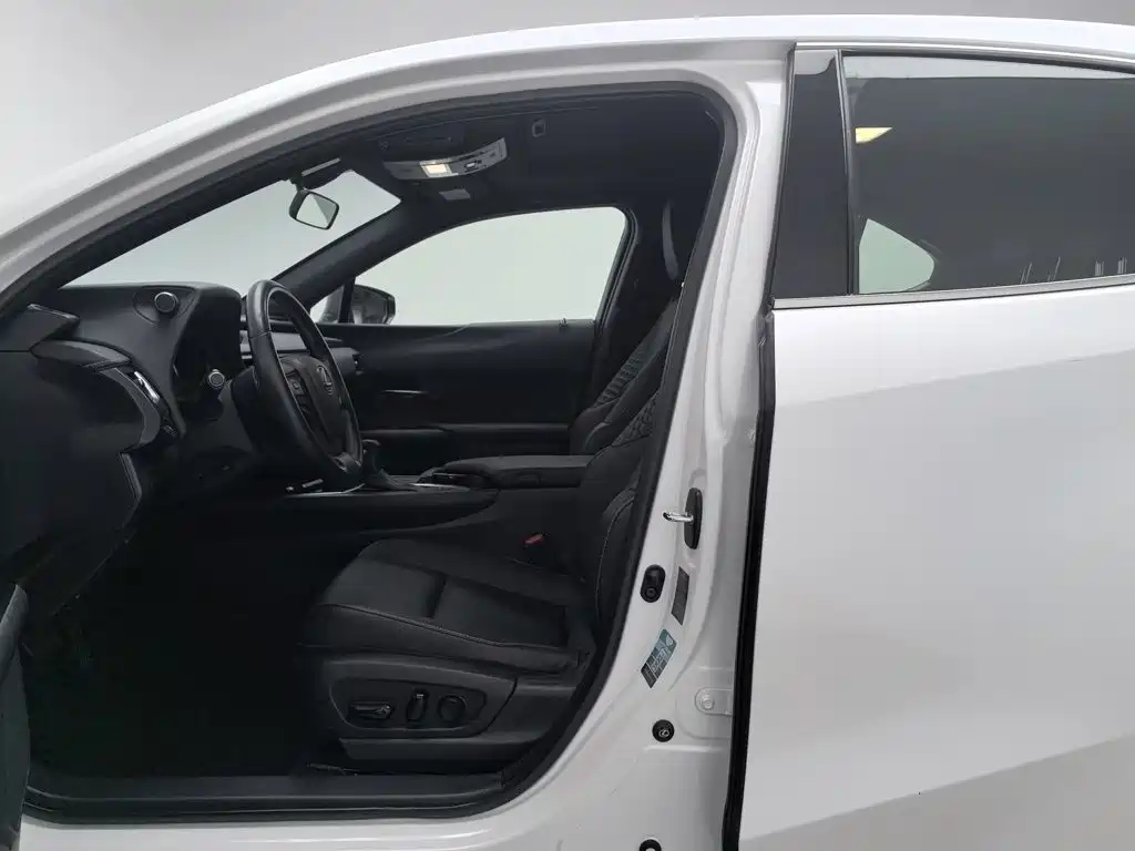 Lexus UX — миниатюра 10