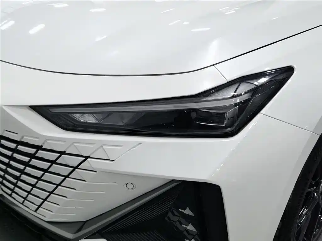 Changan UNI-V 2023 1.5T Luxury