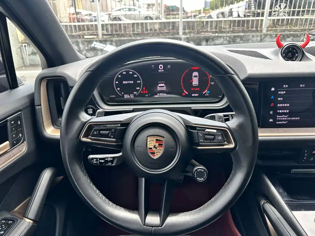 Porsche Cayenne — миниатюра 14
