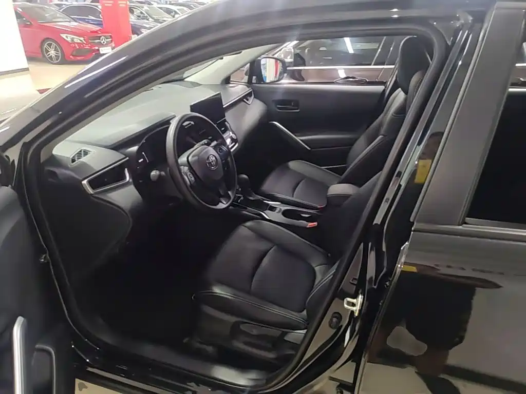 Toyota Corolla Cross — миниатюра 15