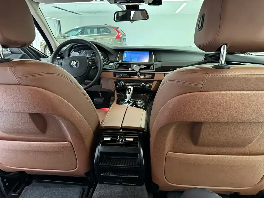 BMW 5 Series — миниатюра 8