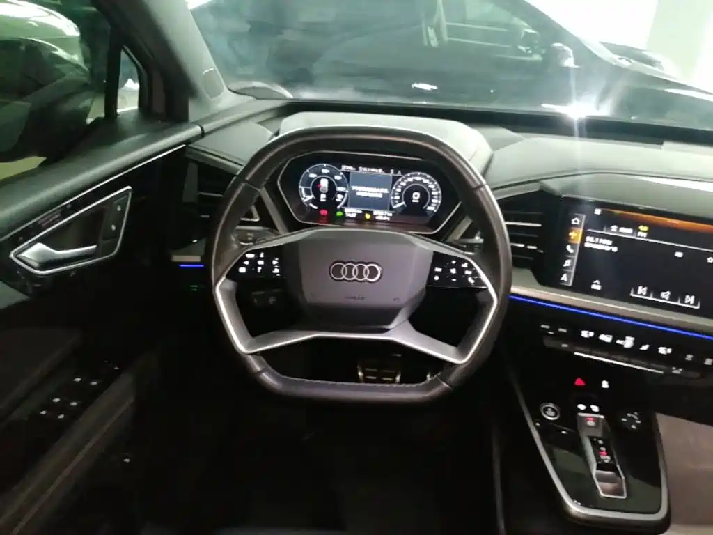 Audi Q4 e-tron — миниатюра 11