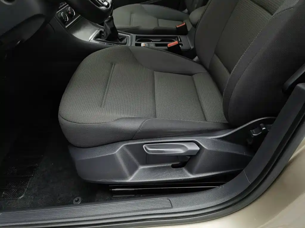 Volkswagen Golf — миниатюра 20