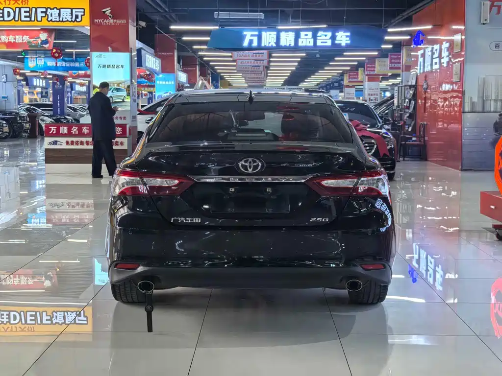Toyota Camry — миниатюра 19