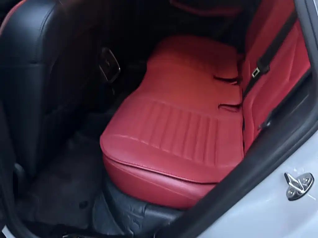 Porsche Macan — миниатюра 9
