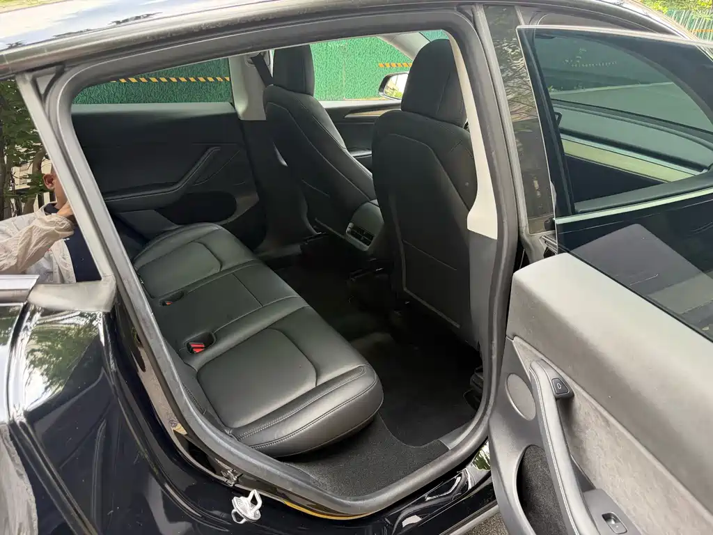 Tesla Model Y — миниатюра 11