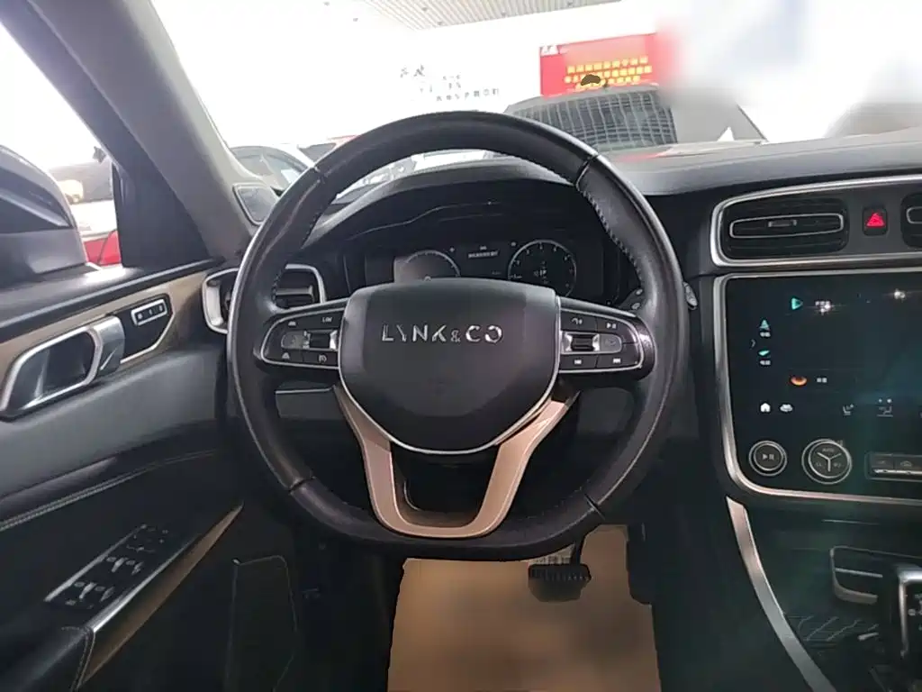 Lynk & Co 01 — миниатюра 11