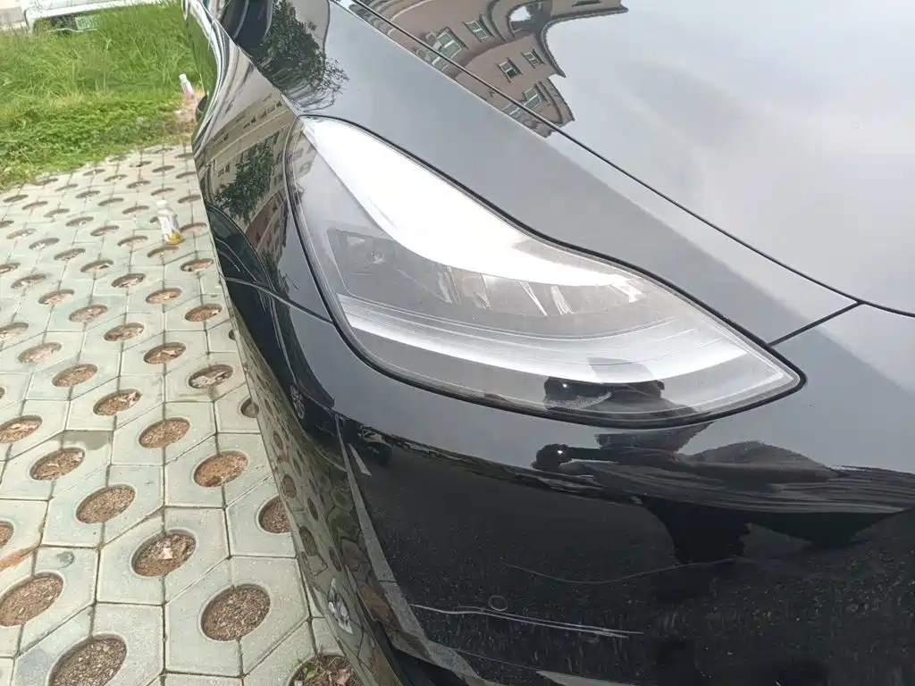 Tesla Model Y — миниатюра 7