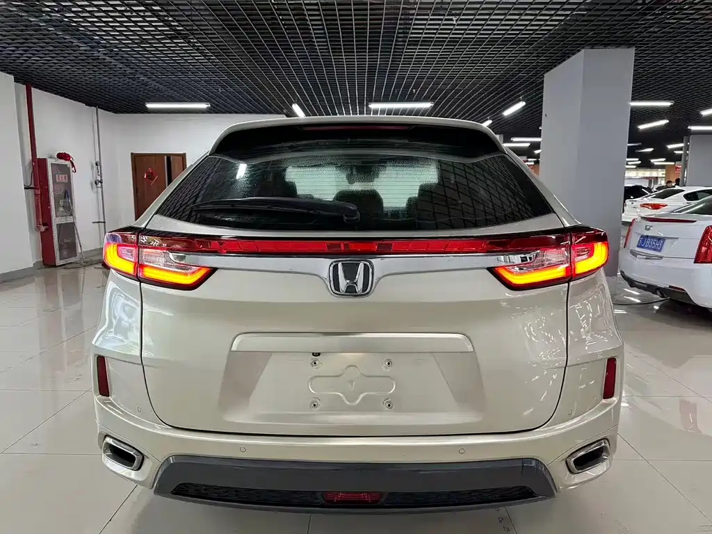 HONDA UR V