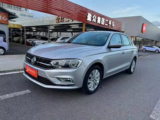 VOLKSWAGEN BORA 2016