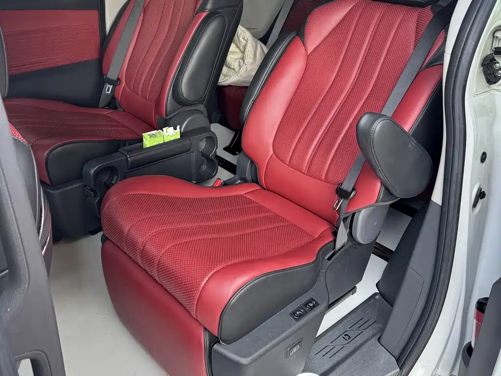 Toyota Granvia — миниатюра 8
