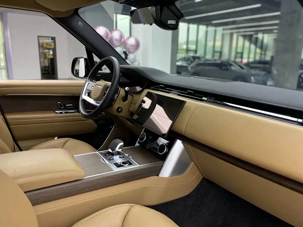 Land Rover Range Rover 2023 3.0 L6 360PS