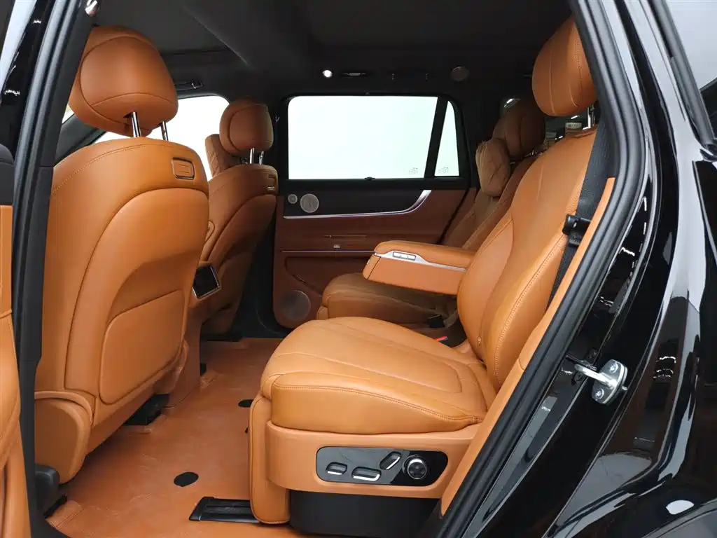 AITO ASK THE WORLD M9