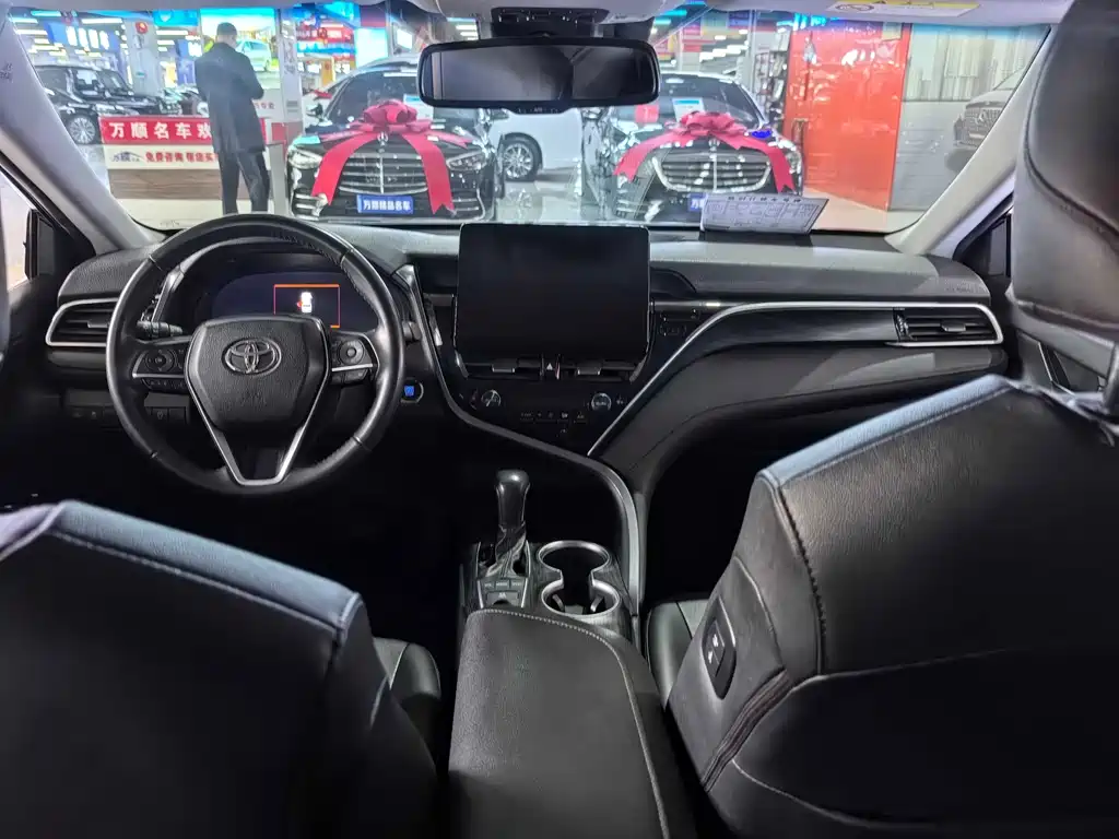 Toyota Camry — миниатюра 10