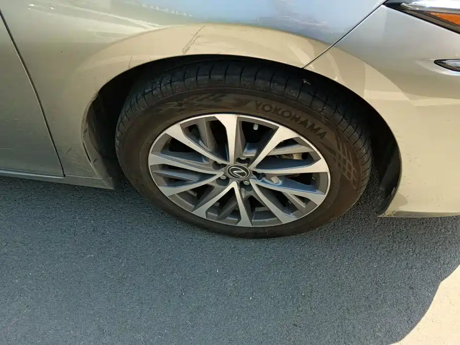 Lexus ES — миниатюра 6
