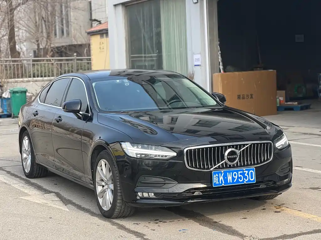 VOLVO S90