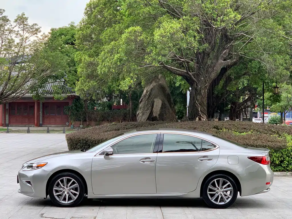 Lexus ES — миниатюра 13
