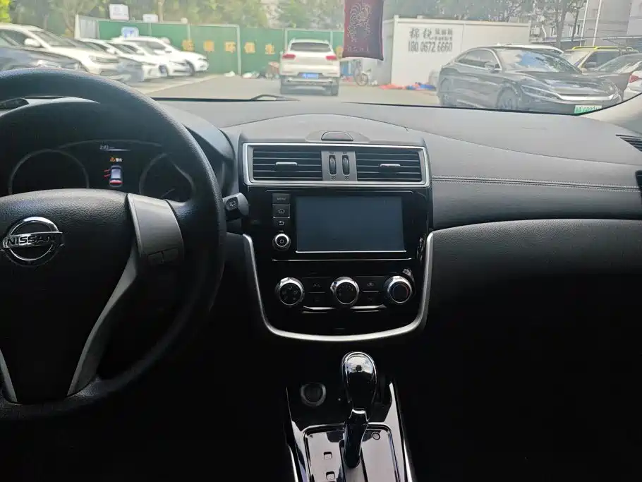 Nissan Tiida — миниатюра 13