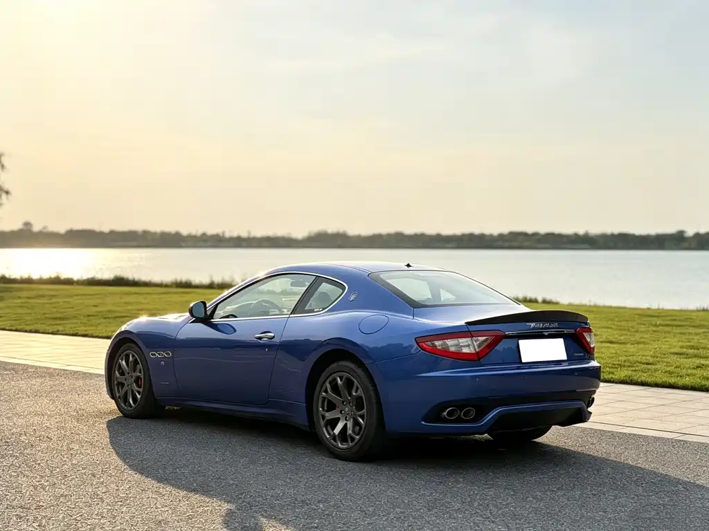 Maserati GranTurismo — миниатюра 6