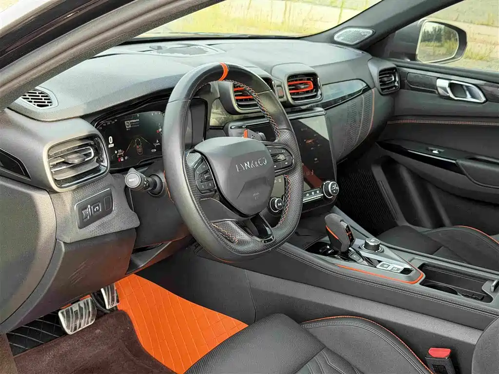 Lynk & Co 02 Hatchback — миниатюра 11