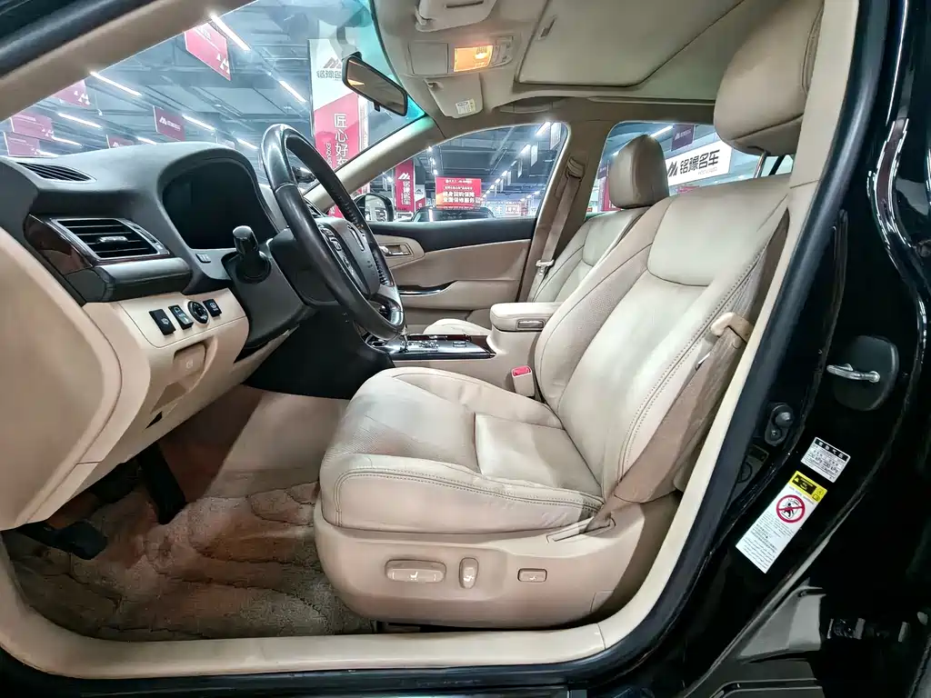 Toyota Crown — миниатюра 19