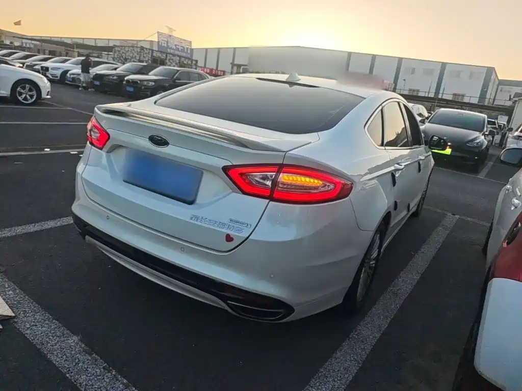 Ford Mondeo — миниатюра 7