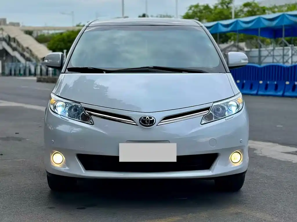 Toyota Previa — миниатюра 2