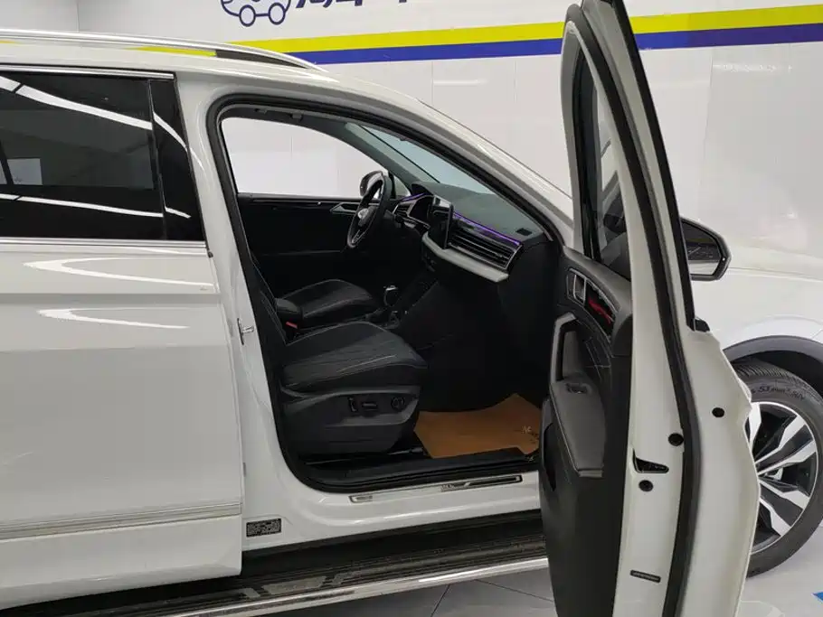Volkswagen Tiguan L — миниатюра 8