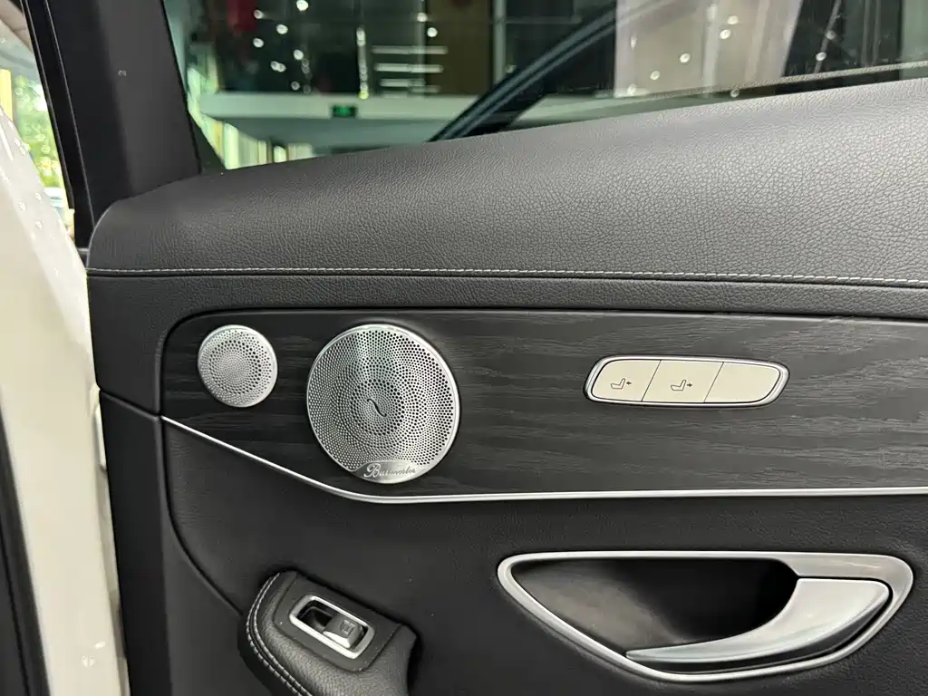 Mercedes-Benz C-Class — миниатюра 8