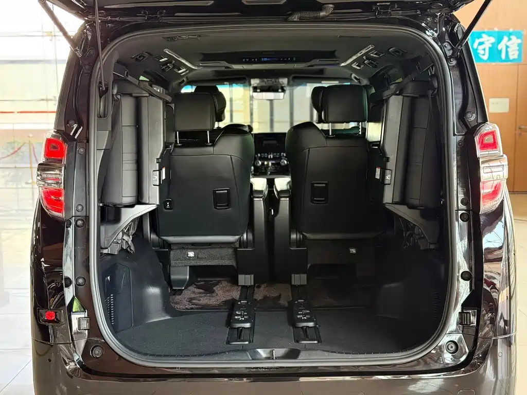 Toyota Vellfire — миниатюра 21