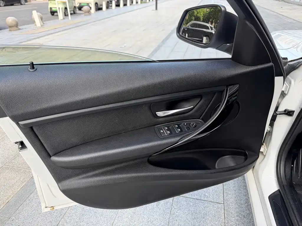 BMW 3 Series — миниатюра 5