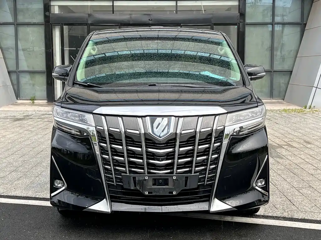 Toyota Alphard — миниатюра 3