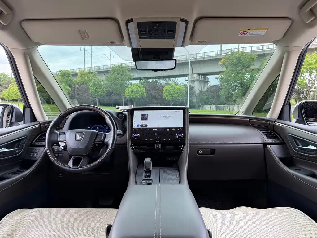 Toyota Vellfire — миниатюра 16