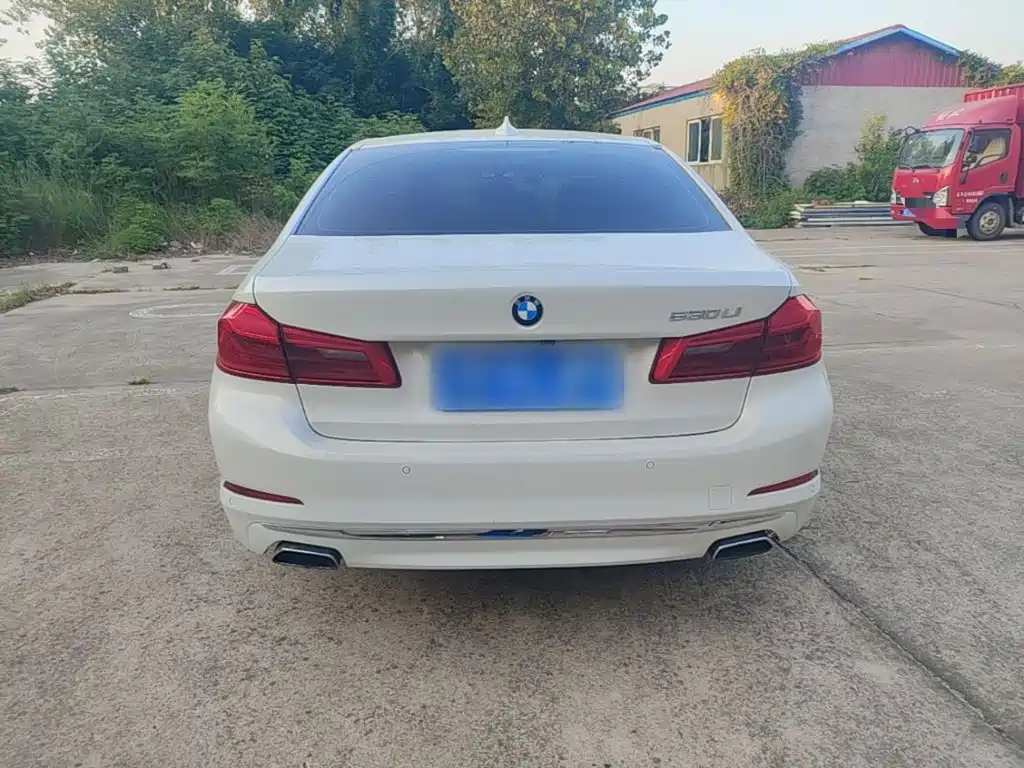 BMW 5 Series — миниатюра 6