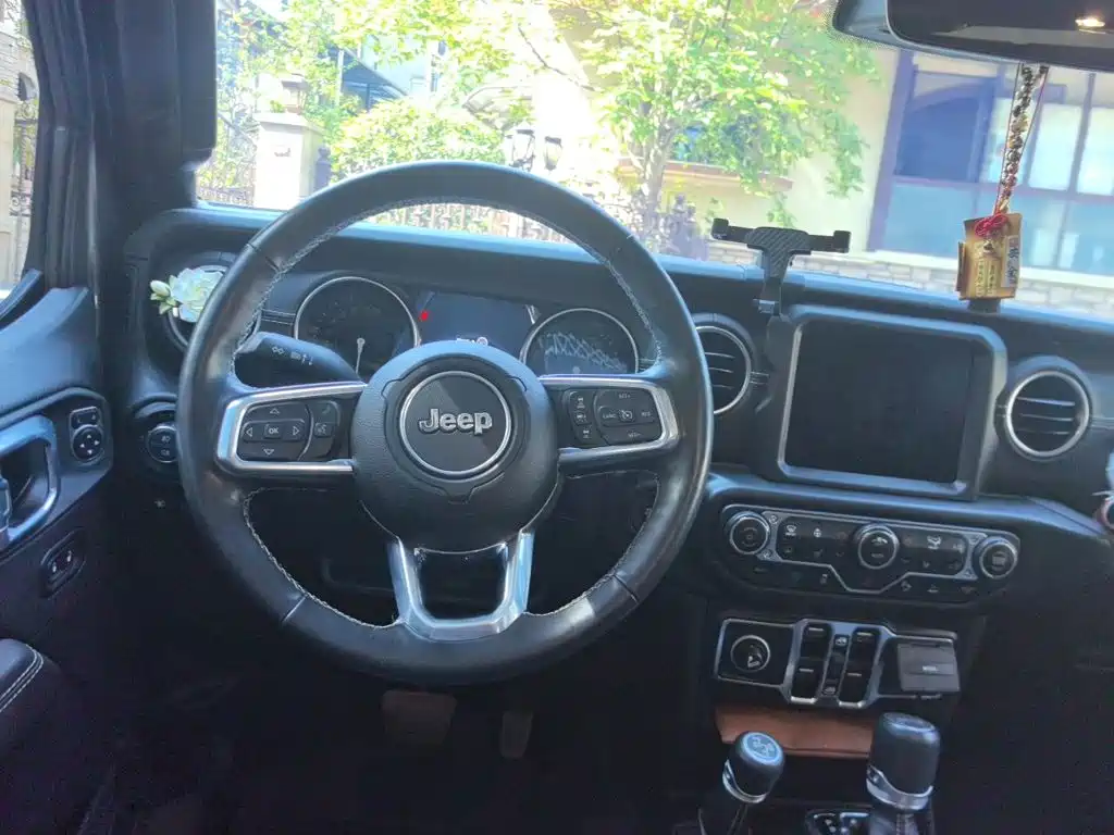 Jeep Wrangler PHEV — миниатюра 11