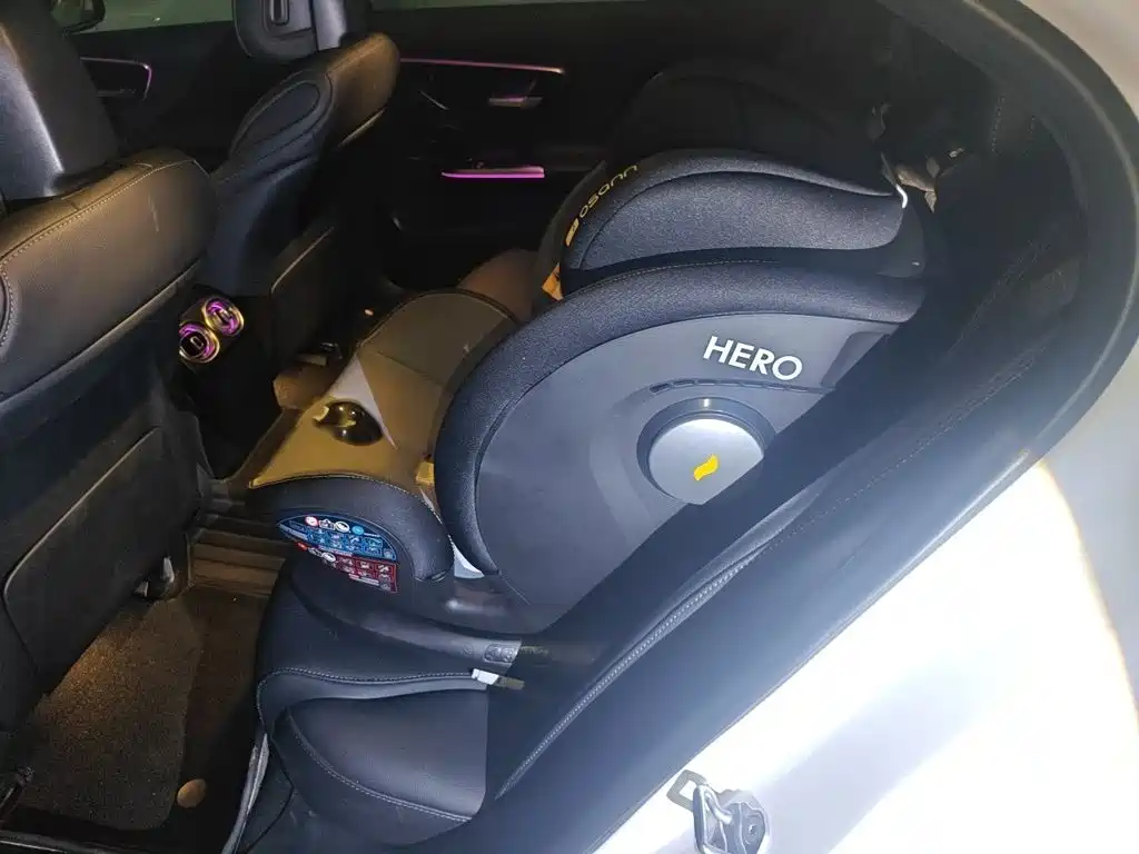 Mercedes-Benz C-Class — миниатюра 15