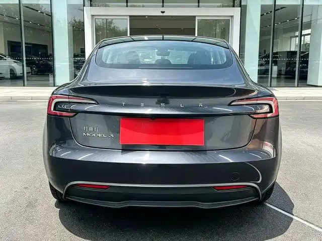 Tesla Model 3 — миниатюра 8