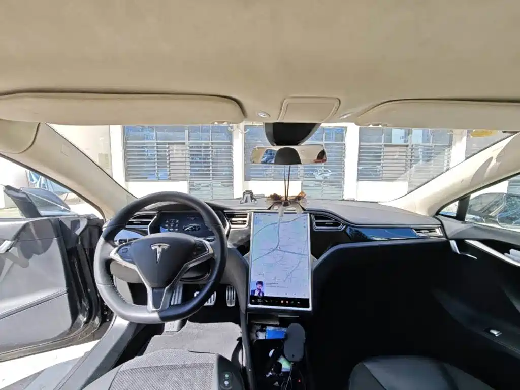Tesla Model S — миниатюра 7