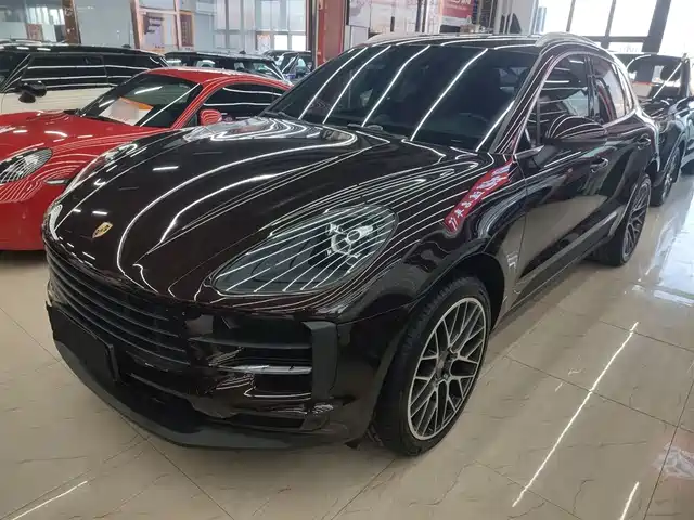 PORSCHE MACAN
