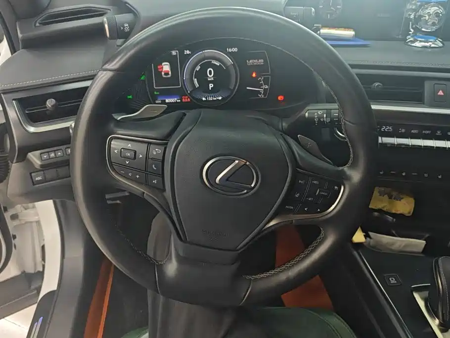 Lexus UX New Energy — миниатюра 15